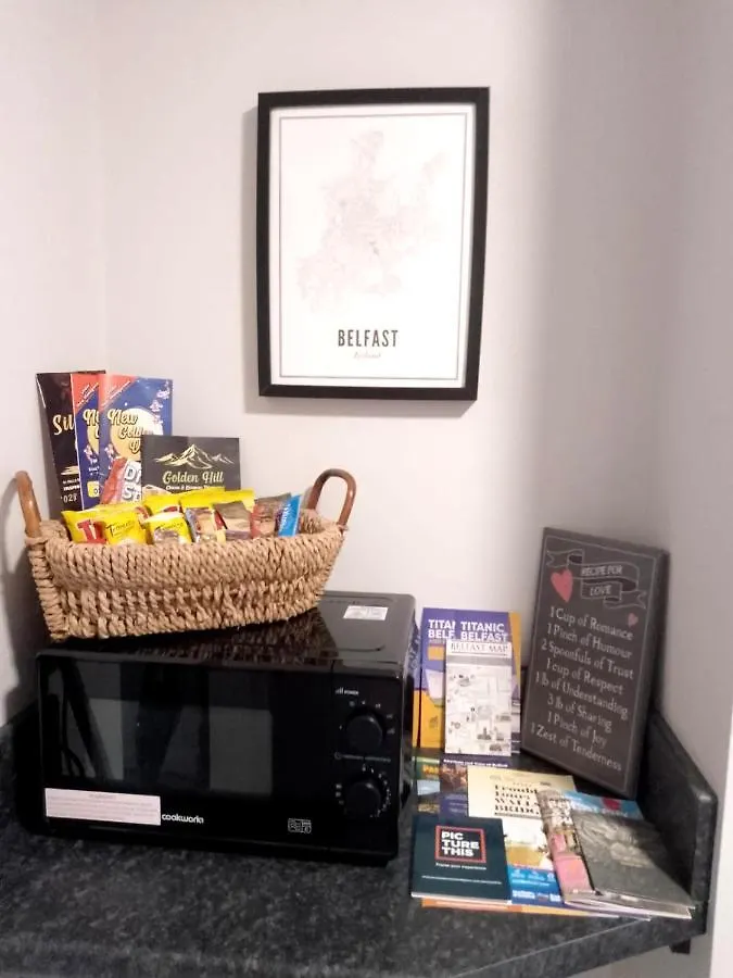 Maire Toireasa - Cosy Refurbished Property In The Gaeltacht Quarter Belfast United Kingdom