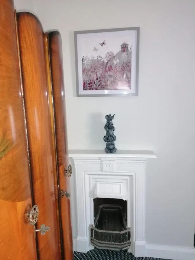 Maire Toireasa - Cosy Refurbished Property In The Gaeltacht Quarter Belfast 0*,