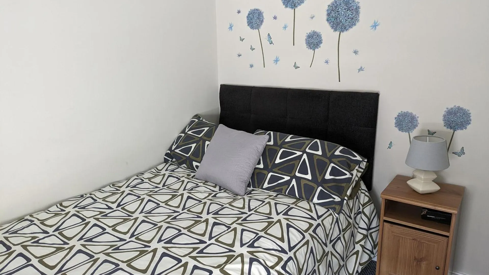 Holiday home Maire Toireasa - Cosy Refurbished Property In The Gaeltacht Quarter Belfast United Kingdom
